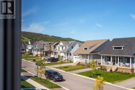 135 COURTLAND STREET, Blue Mountains, Ontario L9Y 0R4, Canada