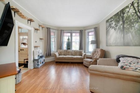 30 KENSINGTON AVENUE, Smiths Falls, Ontario K7A 2K5, Canada