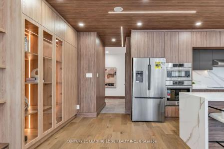 1 WATERGARDEN WAY, Toronto, オンタリオ M2K 2Z7, カナダ