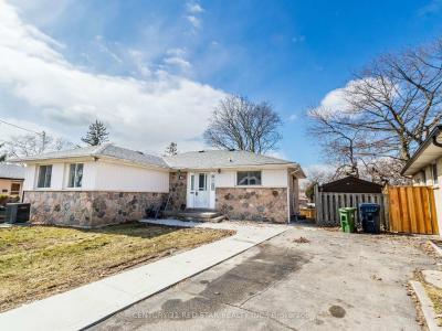 80 CORAL GABLE DRIVE, Toronto, Ontario M9M 1P1, Canadá