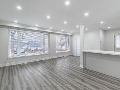 80 CORAL GABLE DRIVE, Toronto, Ontario M9M 1P1, Canadá