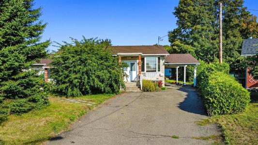 516  Rue St-Patrick, Brownsburg-Chatham, Quebec J8G 2Y5, Canada