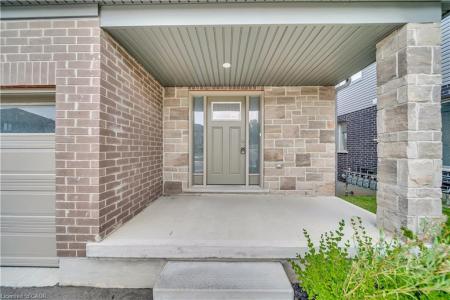 34 WEST MILL STREET, Ayr, Ontario N0B 1E0, Canadá