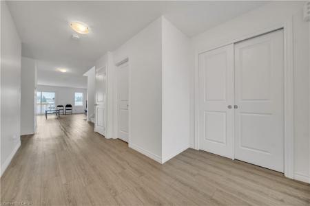 34 WEST MILL STREET, Ayr, Ontario N0B 1E0, Canadá