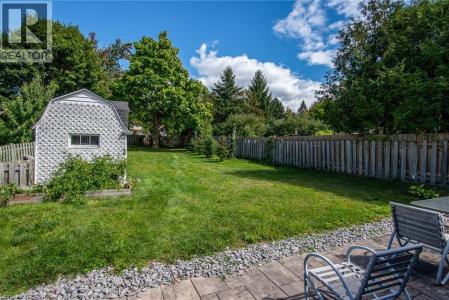 8 PAMELA PLACE, Guelph, Ontario N1H 8C9, Canada