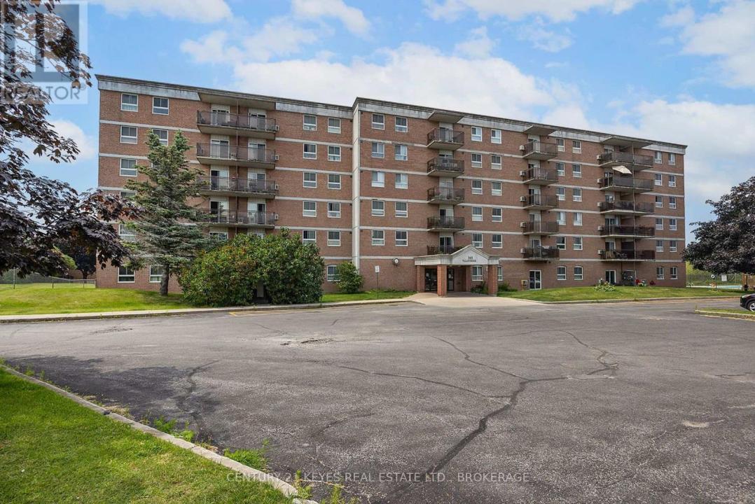 745 DAVIS DRIVE, Kingston (east Gardiners Rd), אונטריו K7M 8J4, קנדה