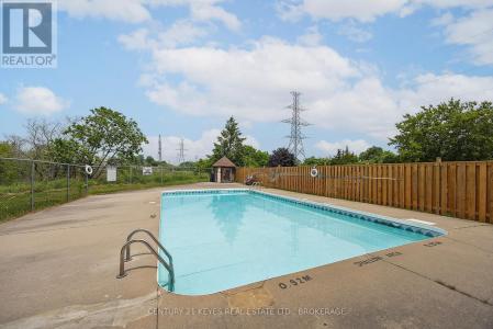 745 DAVIS DRIVE, Kingston (east Gardiners Rd), אונטריו K7M 8J4, קנדה