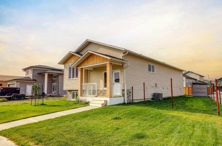 1913 PARKSIDE WAY, Coaldale, Alberta T1M 0E8, Canada
