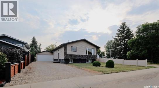 106 8TH AVENUE W, Biggar, Saskatchewan S0K 0M0, Canada