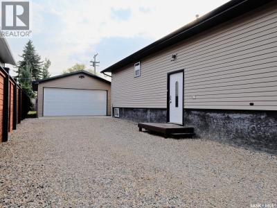 106 8TH AVENUE W, Biggar, Saskatchewan S0K 0M0, Canada