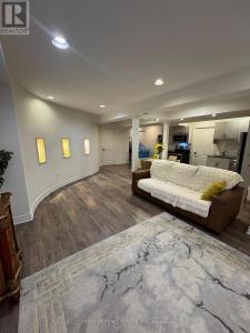 207 SHAFTSBURY AVENUE, Richmond Hill (westbrook), Ontario L4C 0E8, CANADÁ