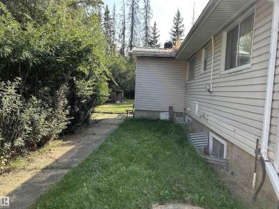 9815 210 STREET NW, Edmonton, Alberta T5T 5X9, Canada