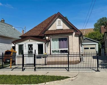 281 MAGNUS AVENUE, Winnipeg, Manitoba R2W 2B6, Canada