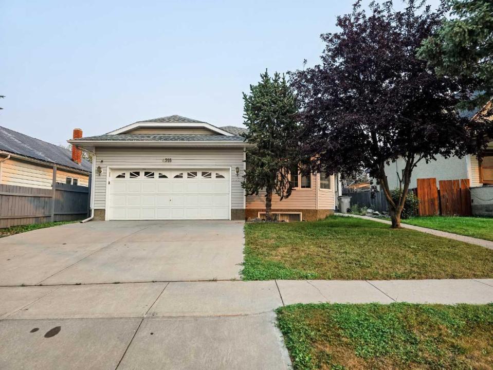 4918 5 AVENUE, Edson, אלברטה T7E 1T3, קנדה 