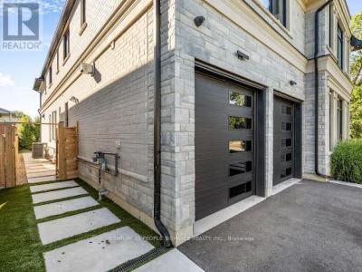 2371 CAMILLA ROAD, Mississauga (cooksville), אונטריו L5A 2K4, קנדה 