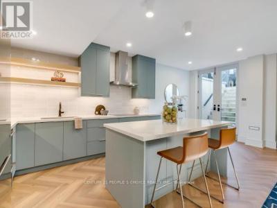 2371 CAMILLA ROAD, Mississauga (cooksville), אונטריו L5A 2K4, קנדה 