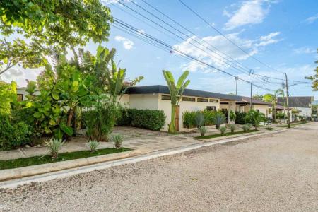 calle tamarindo villareal 21, Tamarindo Santa Cruz, Guanacaste 50308, Costa Rica