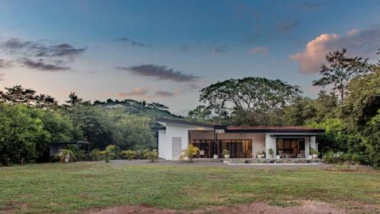 calle principla hacienda pinilla villareal 01, Tamarindo Santa Cruz, グアナカステ 50308, コスタリカ