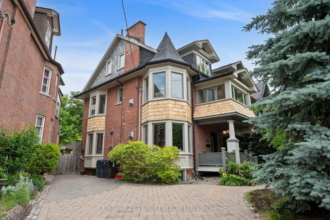 22 COLUMBINE AVENUE, Toronto, Ontario M4L 1P3, Canada
