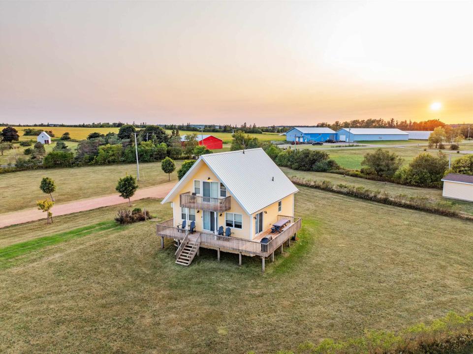 11 HEBRIDES LANE, New London, Prince Edward Island C0B 1M0, Canada