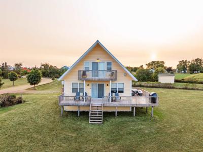 11 HEBRIDES LANE, New London, Prince Edward Island C0B 1M0, Canada