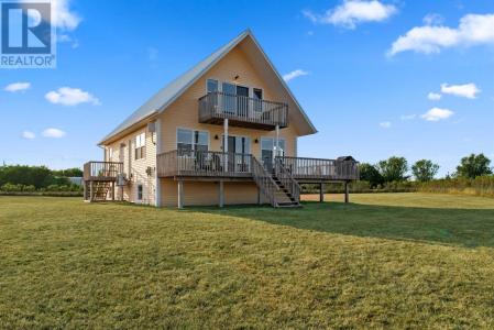 11 HEBRIDES LANE, New London, Prince Edward Island C0B 1M0, Canada