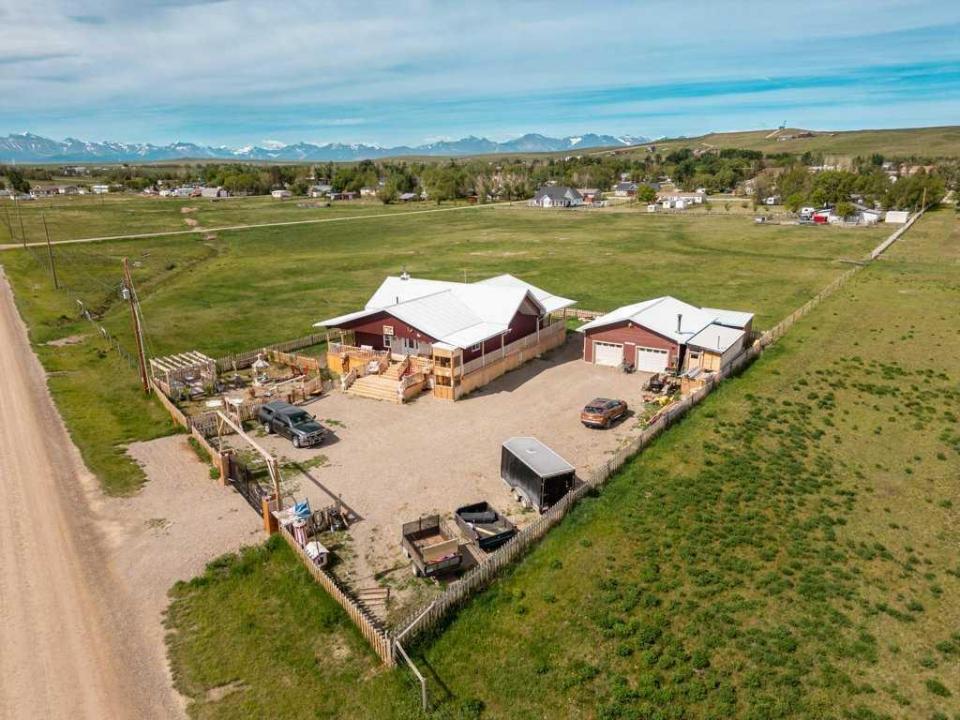 51 N 2 STREET E, Hill Spring, Alberta T0L 1E0, Canada