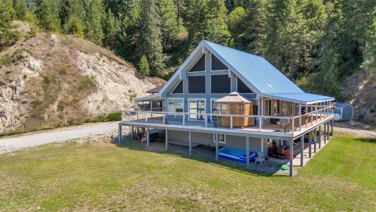 2621 SALMON RIVER ROAD, Salmon Arm, British Columbia V1E 3H8, Canada