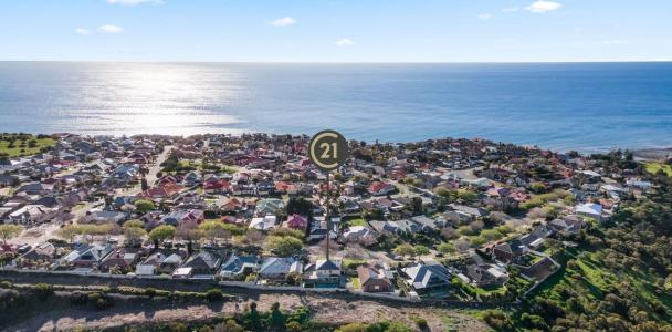 38 Freebairn Drive, Hallett Cove, SA 5158, Australia