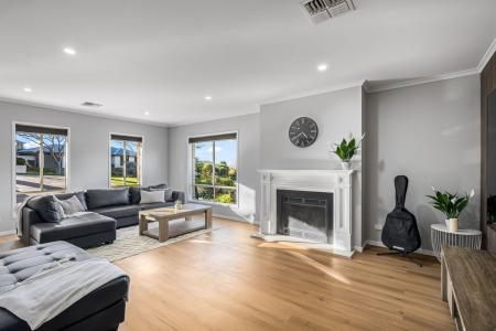 38 Freebairn Drive, Hallett Cove, SA 5158, Australia