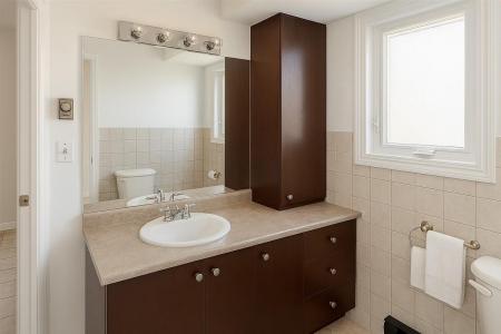 1 23e Avenue O., Blainville, Quebec J7C 1E8, Canada