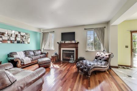 345 W Asbury Dr, Round Lake, Illinois 60073, Estados Unidos