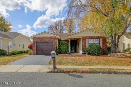 19 Lesley Drive, Marlboro, NJ 07746, USA