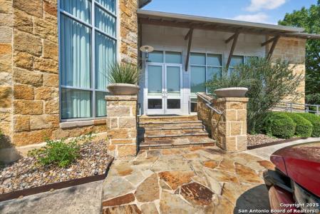 16023 Via Shavano, San Antonio, Texas 78249, USA