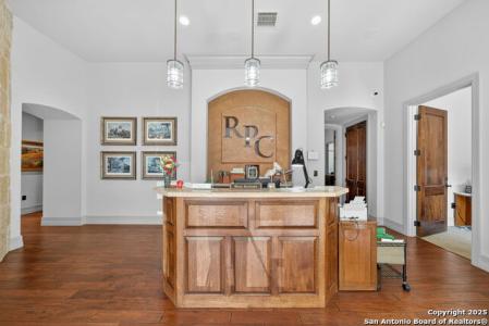 16023 Via Shavano, San Antonio, Texas 78249