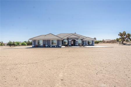 9735 Elsinore Road, Oak Hills, California 92344, HOA KỲ