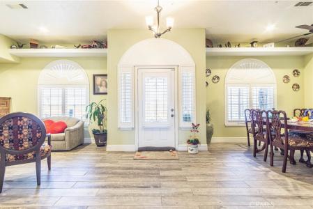 9735 Elsinore Road, Oak Hills, California 92344, HOA KỲ