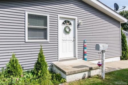 716 Ternes Road, Tecumseh, Michigan 49286, USA