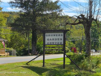 921 Main Street, Newfoundland, Pennsylvania 18445, USA