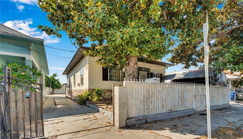 5123 S San Pedro St, Los Angeles, California 90011