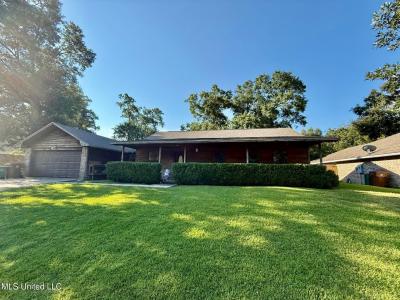 1215 Spring Drive, Long Beach, Mississippi 39560, HOA KỲ