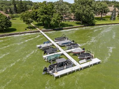 945 Brighton Drive, Menasha, Wisconsin 54952, USA