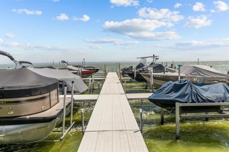 945 Brighton Drive, Menasha, Wisconsin 54952, USA