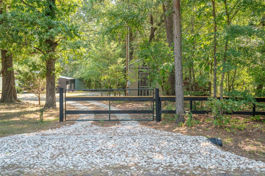 121 CR 2201, Hooks, Texas 75561