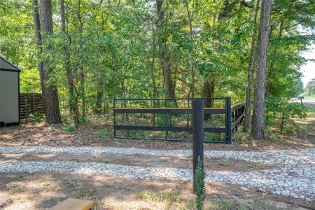 121 CR 2201, Hooks, Texas 75561