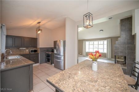 2430 Redgate Lane, Youngstown, Ohio 44511