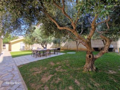 Yzberish, Tirana, Albania