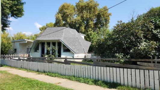 1102 ROSSER AVENUE EAST, Brandon, Манитоба R7A 0Z6, Канада