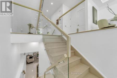 47 EIGHTH STREET, Toronto (new Toronto), Ontario M8V 3C2, Canada