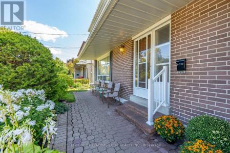 69 EAST WILLOW GATE, Toronto (rouge), Ontario M1C 2M7, Canada